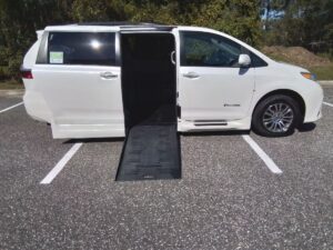 White Toyota Sienna with BraunAbility Side Entry Automatic Fold Out conversion