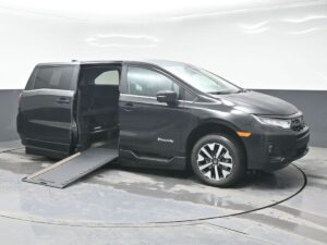 Black Honda Odyssey with BraunAbility Side Entry Automatic In Floor conversion