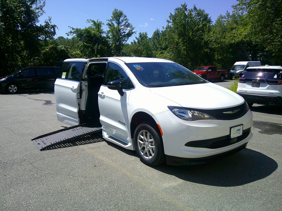 White Chrysler Voyager with BraunAbility Side Entry Automatic Fold Out conversion