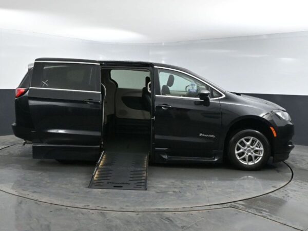 Black Chrysler Voyager with BraunAbility Side Entry Automatic Fold Out conversion