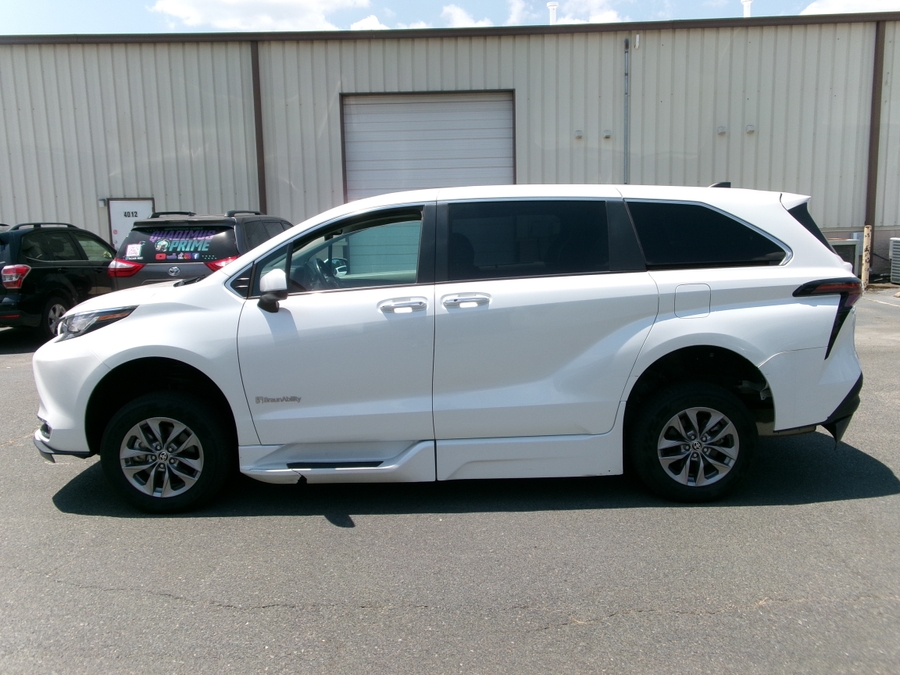 White Toyota Sienna with BraunAbility Side Entry Automatic Fold Out conversion