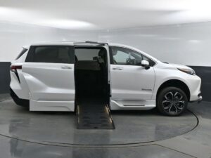 White Toyota Sienna with BraunAbility Side Entry Automatic Fold Out conversion