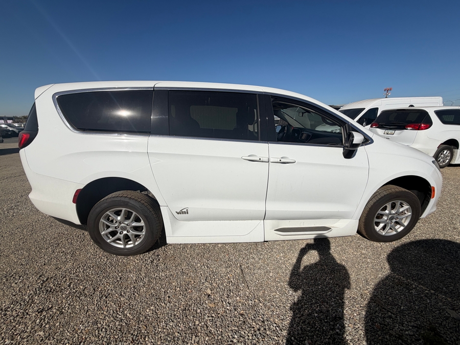 Chrysler Voyager with Vantage Mobility Side Entry Manual In Floor conversion