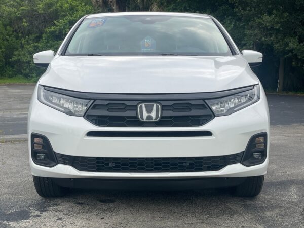 White Honda Odyssey with BraunAbility Side Entry Automatic In Floor conversion