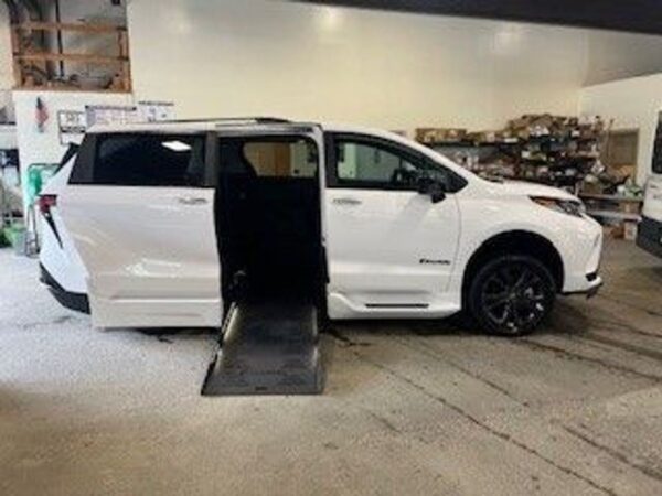 White Toyota Sienna with BraunAbility Side Entry Automatic Fold Out conversion