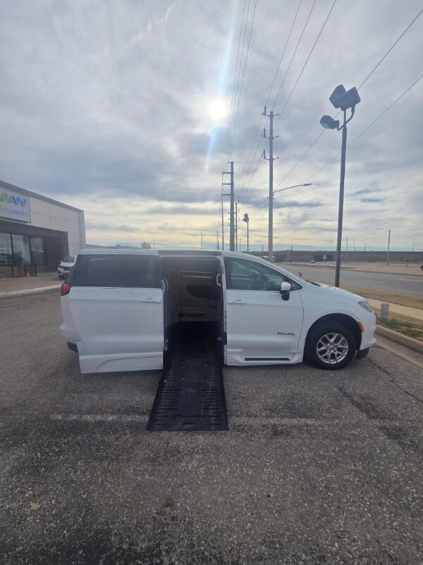 White Chrysler Voyager with BraunAbility Side Entry Automatic Fold Out conversion