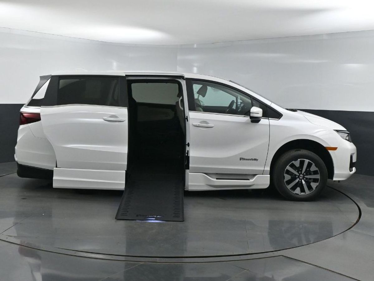 White Honda Odyssey with BraunAbility Side Entry Automatic In Floor conversion