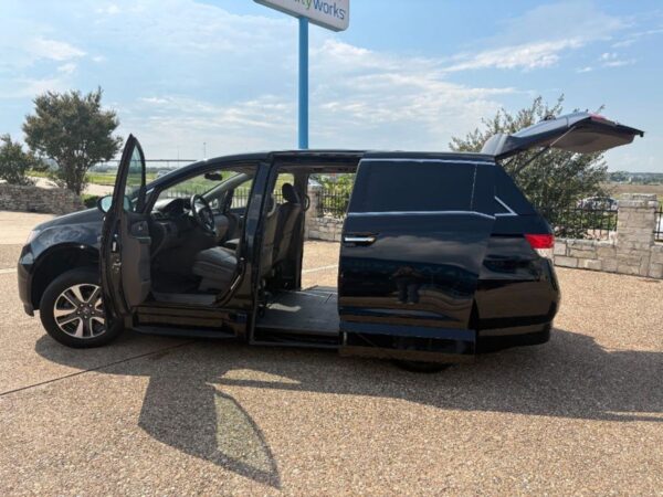 Black Honda Odyssey with Vantage Mobility Side Entry Automatic In Floor conversion