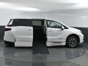 White Honda Odyssey with BraunAbility Side Entry Automatic In Floor conversion
