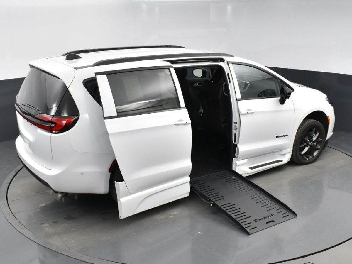 White Chrysler Pacifica with BraunAbility Side Entry Automatic Fold Out conversion