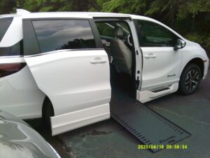 White Honda Odyssey with BraunAbility Side Entry Automatic In Floor conversion