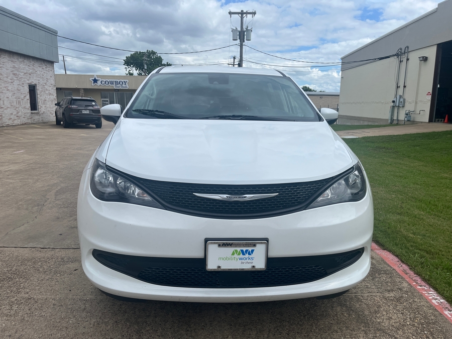 White Chrysler Voyager with Vantage Mobility Side Entry Automatic In Floor conversion