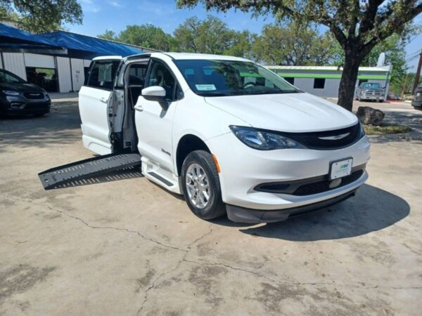 White Chrysler Voyager with BraunAbility Side Entry Automatic Fold Out conversion