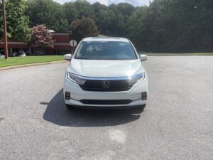 Honda Odyssey with BraunAbility Side Entry Automatic In Floor conversion