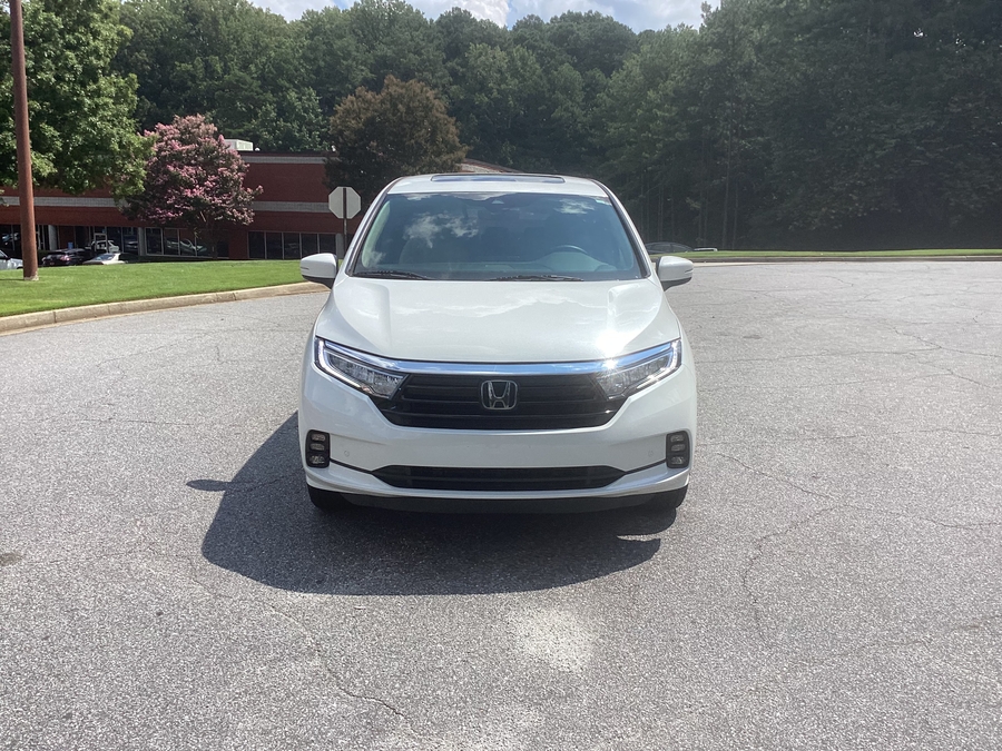 Honda Odyssey with BraunAbility Side Entry Automatic In Floor conversion