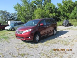 Toyota Sienna with Vantage Mobility Side Entry Automatic In Floor conversion