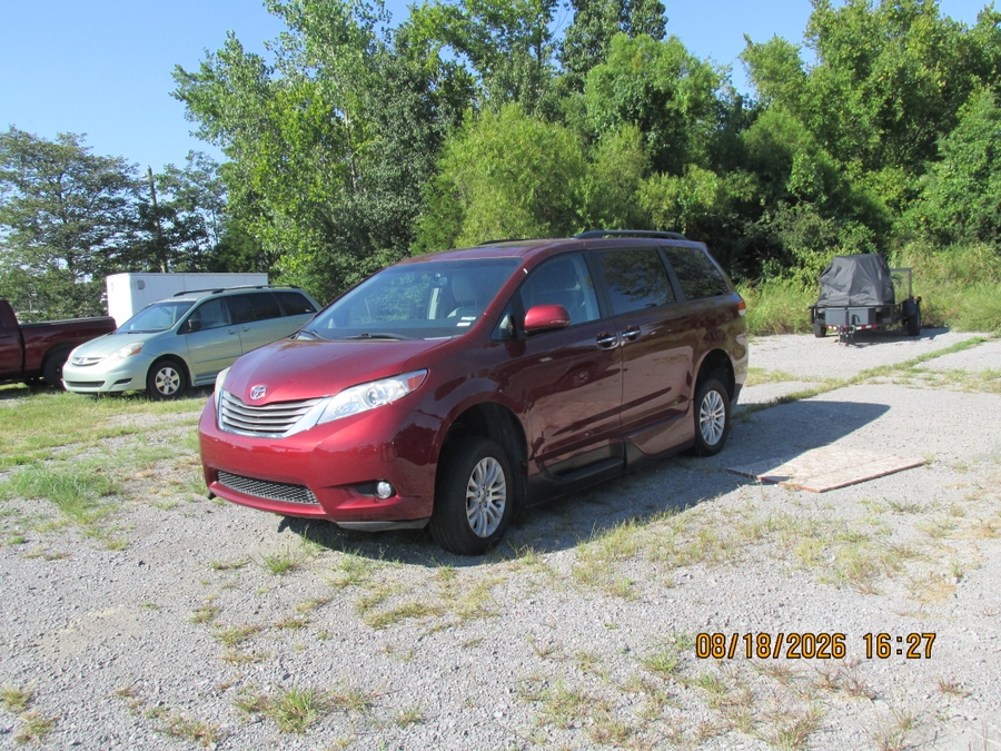 Toyota Sienna with Vantage Mobility Side Entry Automatic In Floor conversion