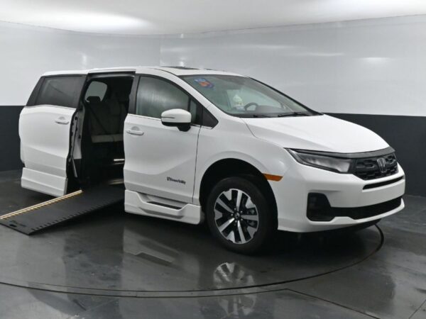 White Honda Odyssey with BraunAbility Side Entry Automatic In Floor conversion
