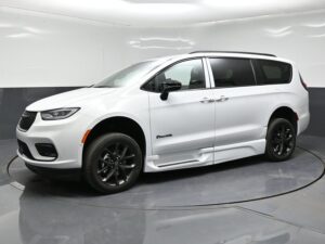 White Chrysler Pacifica with BraunAbility Side Entry Automatic Fold Out conversion