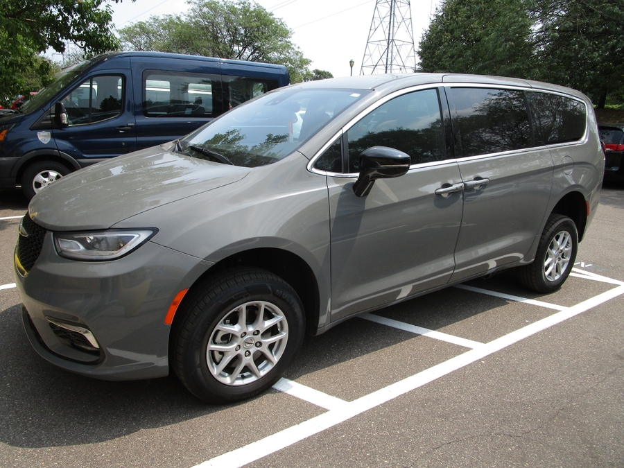 Used 2025 Chrysler Pacifica Select Wheelchair Van - SR523854