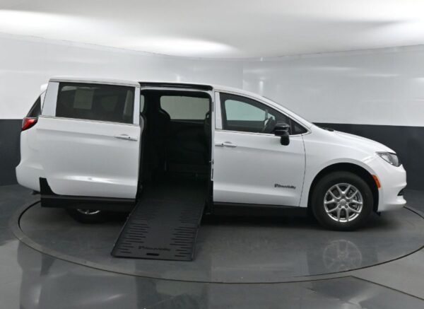 White Chrysler Voyager with BraunAbility Side Entry Manual Fold Out conversion