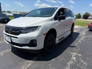 White Honda Odyssey with Vantage Mobility Side Entry Automatic In Floor conversion