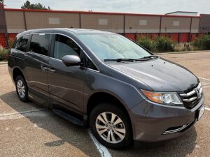Honda Odyssey with Vantage Mobility Side Entry Automatic In Floor conversion
