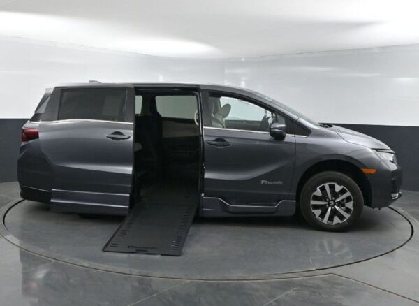 Grey Honda Odyssey with BraunAbility Side Entry Automatic In Floor conversion