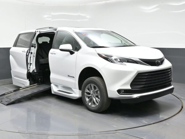 White Toyota Sienna with BraunAbility Side Entry Automatic Fold Out conversion