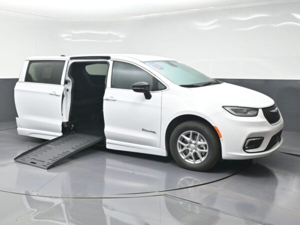 White Chrysler Pacifica with BraunAbility Side Entry Automatic Fold Out conversion