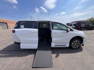 White Honda Odyssey with Vantage Mobility Side Entry Automatic In Floor conversion