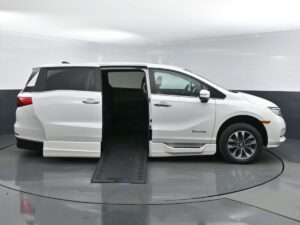 White Honda Odyssey with BraunAbility Side Entry Automatic In Floor conversion