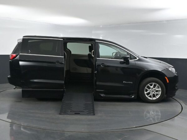 Black Chrysler Voyager with BraunAbility Side Entry Automatic Fold Out conversion