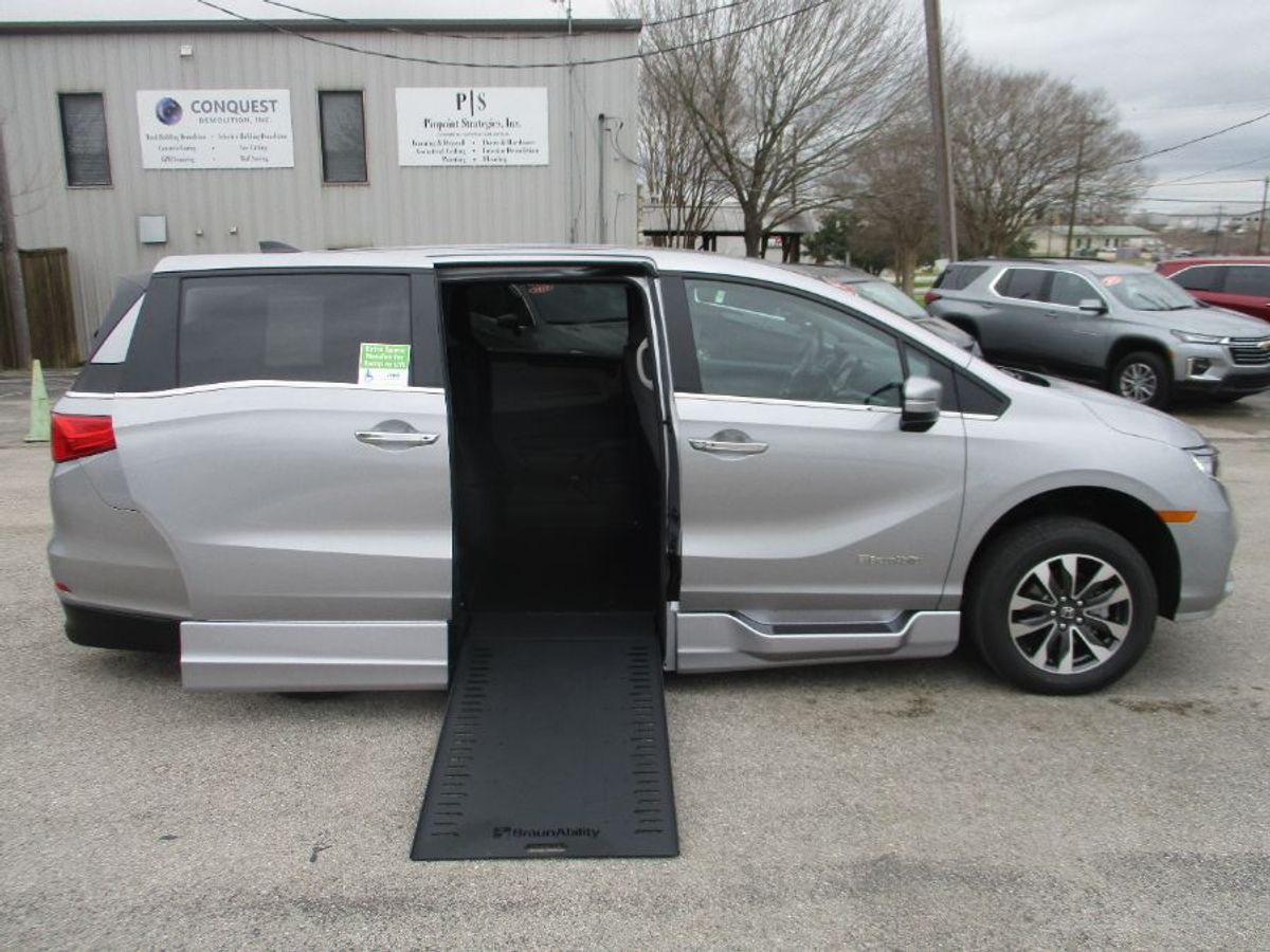 Silver Honda Odyssey with BraunAbility Side Entry Automatic In Floor conversion