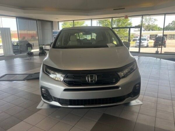 Silver Honda Odyssey with BraunAbility Side Entry Automatic In Floor conversion