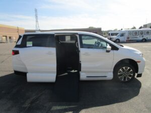 White Honda Odyssey with Vantage Mobility Side Entry Automatic In Floor conversion