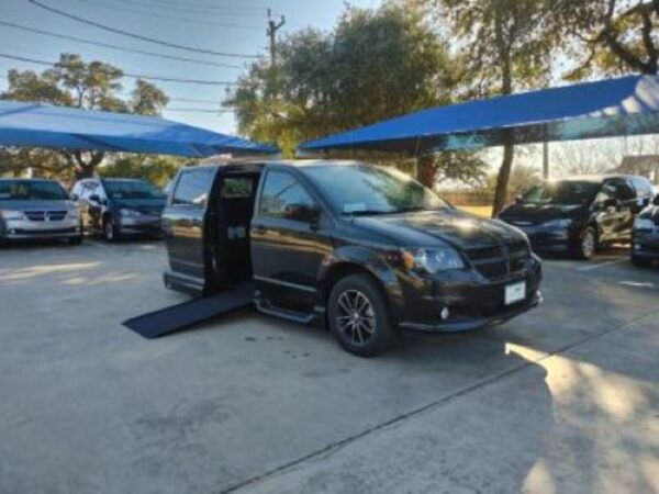 Black Dodge Grand Caravan with Vantage Mobility Side Entry Automatic In Floor conversion