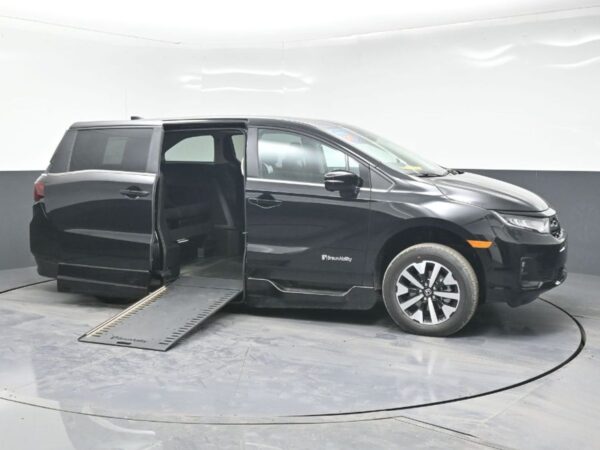 Black Honda Odyssey with BraunAbility Side Entry Automatic In Floor conversion