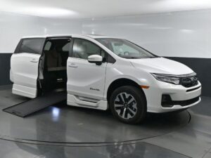 White Honda Odyssey with BraunAbility Side Entry Automatic In Floor conversion
