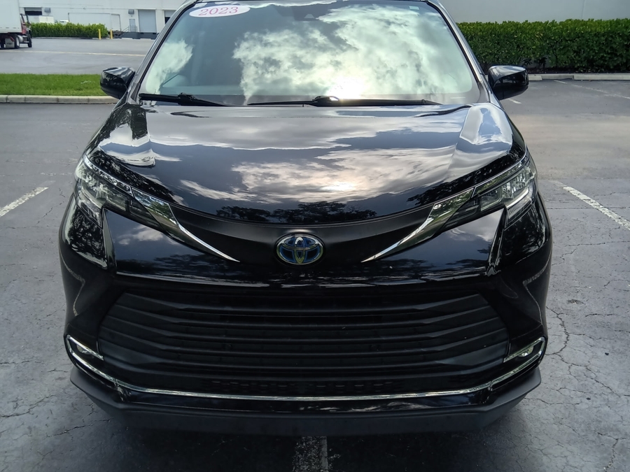 Black Toyota Sienna with BraunAbility Side Entry Automatic Fold Out conversion