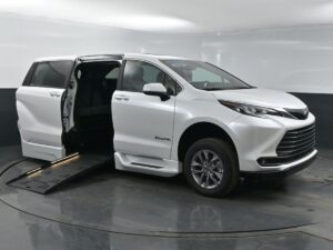 White Toyota Sienna with BraunAbility Side Entry Automatic Fold Out conversion