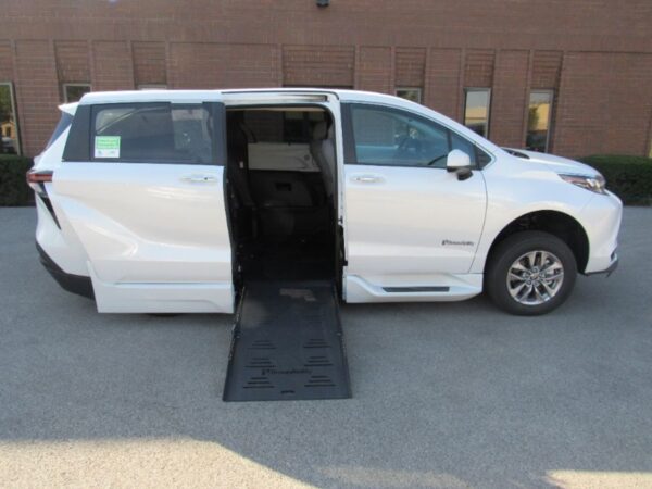 White Toyota Sienna with BraunAbility Side Entry Automatic Fold Out conversion