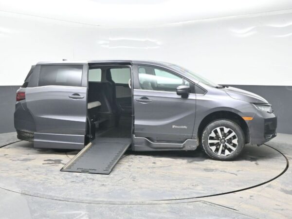 Grey Honda Odyssey with BraunAbility Side Entry Automatic In Floor conversion
