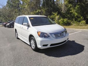 White Honda Odyssey with BraunAbility Side Entry Automatic Fold Out conversion