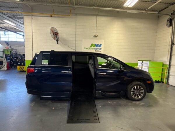 Blue Honda Odyssey with BraunAbility Side Entry Automatic In Floor conversion
