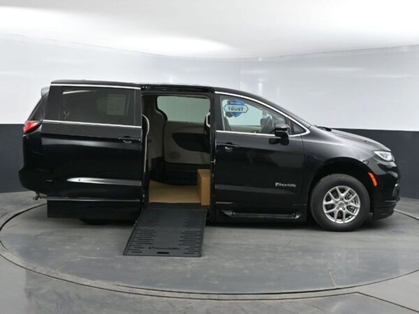 Black Chrysler Pacifica with BraunAbility Side Entry Automatic Fold Out conversion