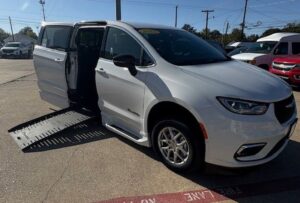 White Chrysler Pacifica with BraunAbility Side Entry Automatic Fold Out conversion
