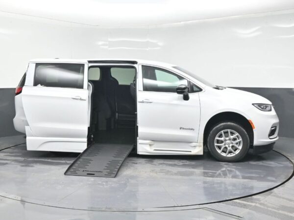 White Chrysler Pacifica with BraunAbility Side Entry Automatic Fold Out conversion