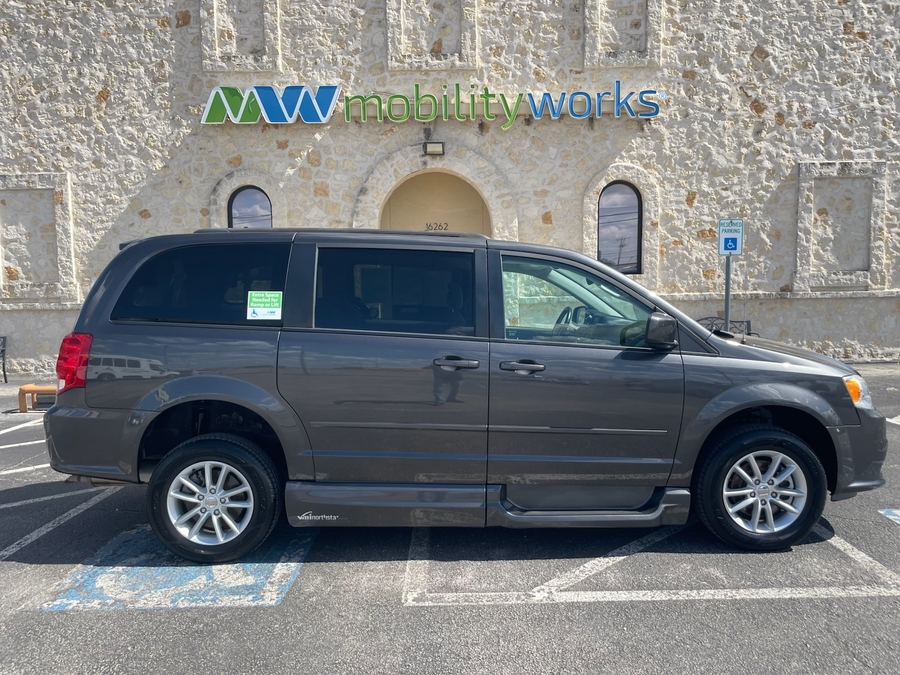 Dodge Grand Caravan with Vantage Mobility Side Entry Automatic In Floor conversion