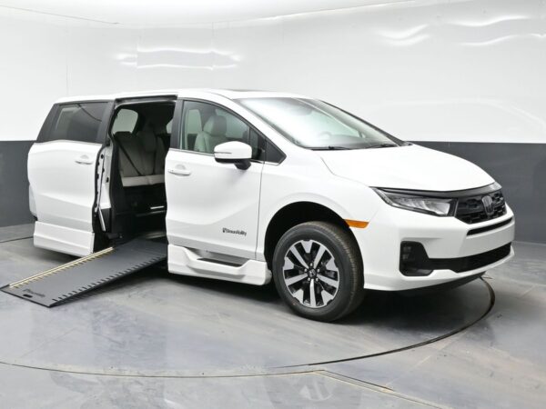 White Honda Odyssey with BraunAbility Side Entry Automatic In Floor conversion